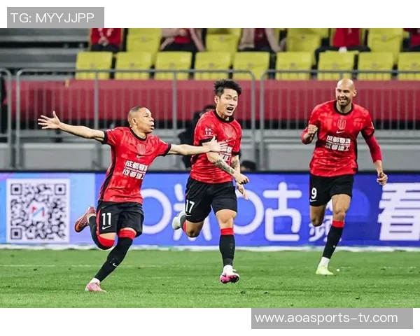 广东队逆转中国香港姜至鹏禁区小角度射门精彩破门助力胜利